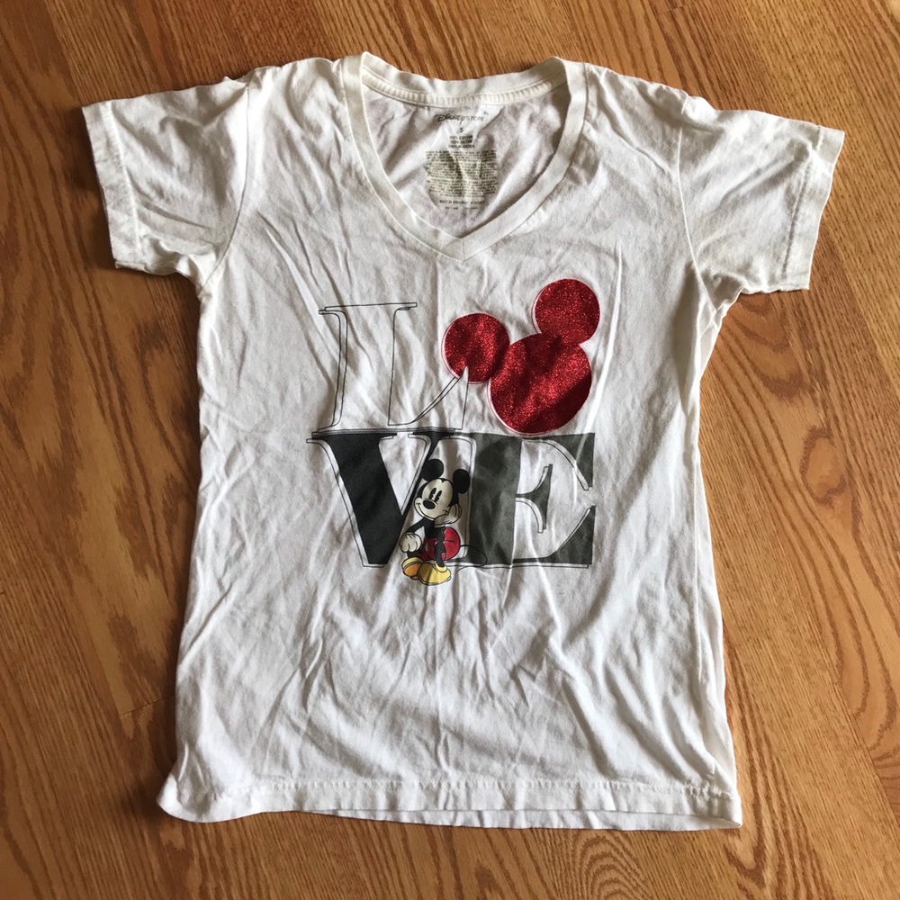 LOVE MICKEY MOUSE T-SHIRT. SIZE SM. DISNEY STORE